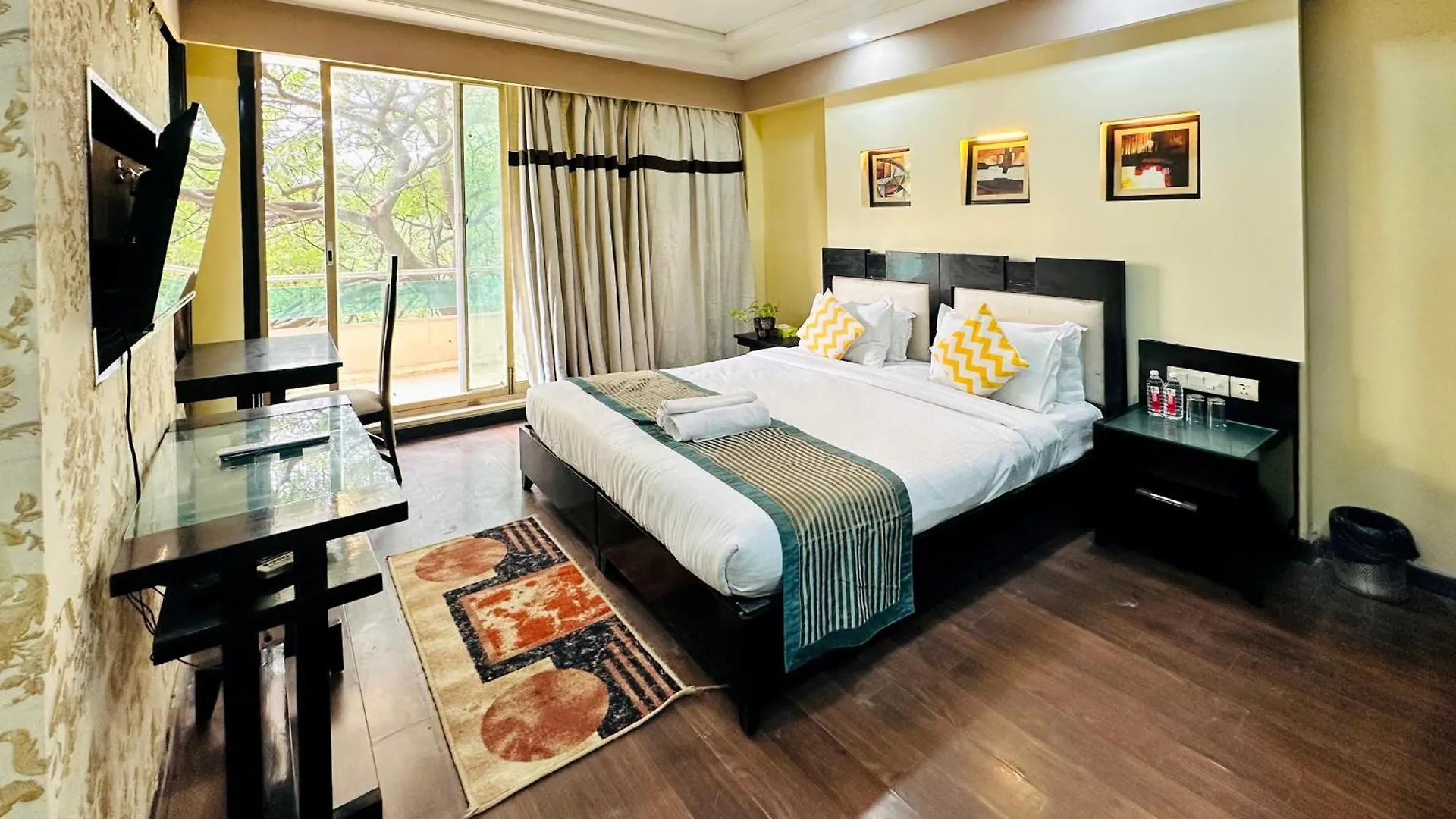 Hotel Posh Suites - Golf Course Road Gurgaon