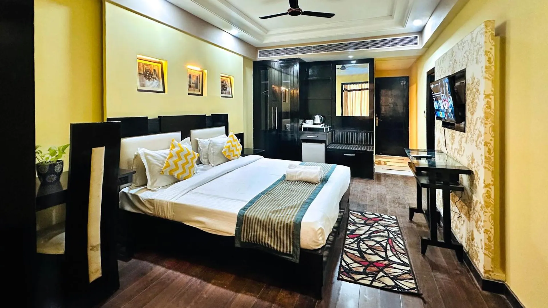 Posh Suites - Golf Course Road Gurgaon Hotel