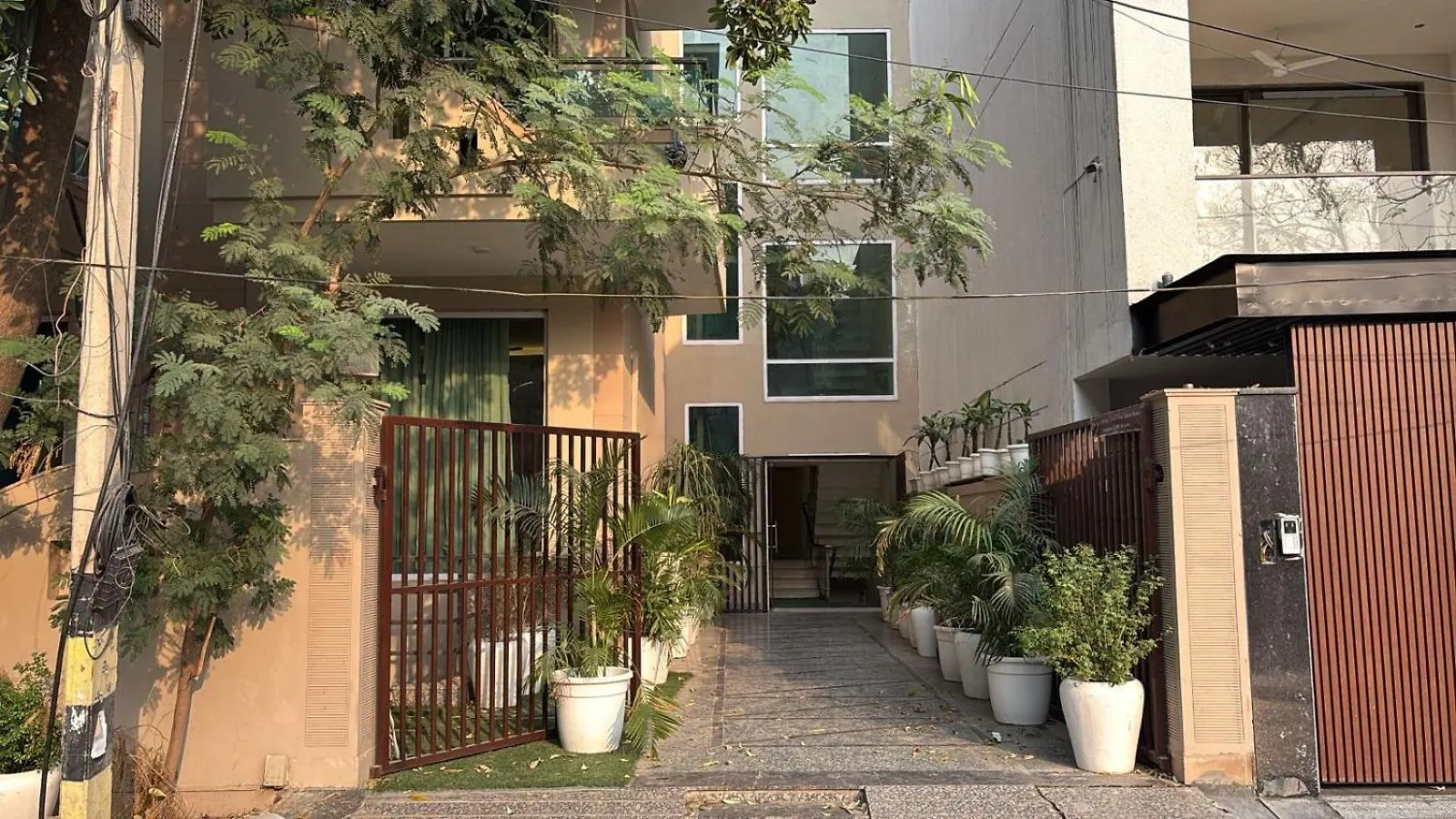 Posh Suites - Golf Course Road Gurgaon
