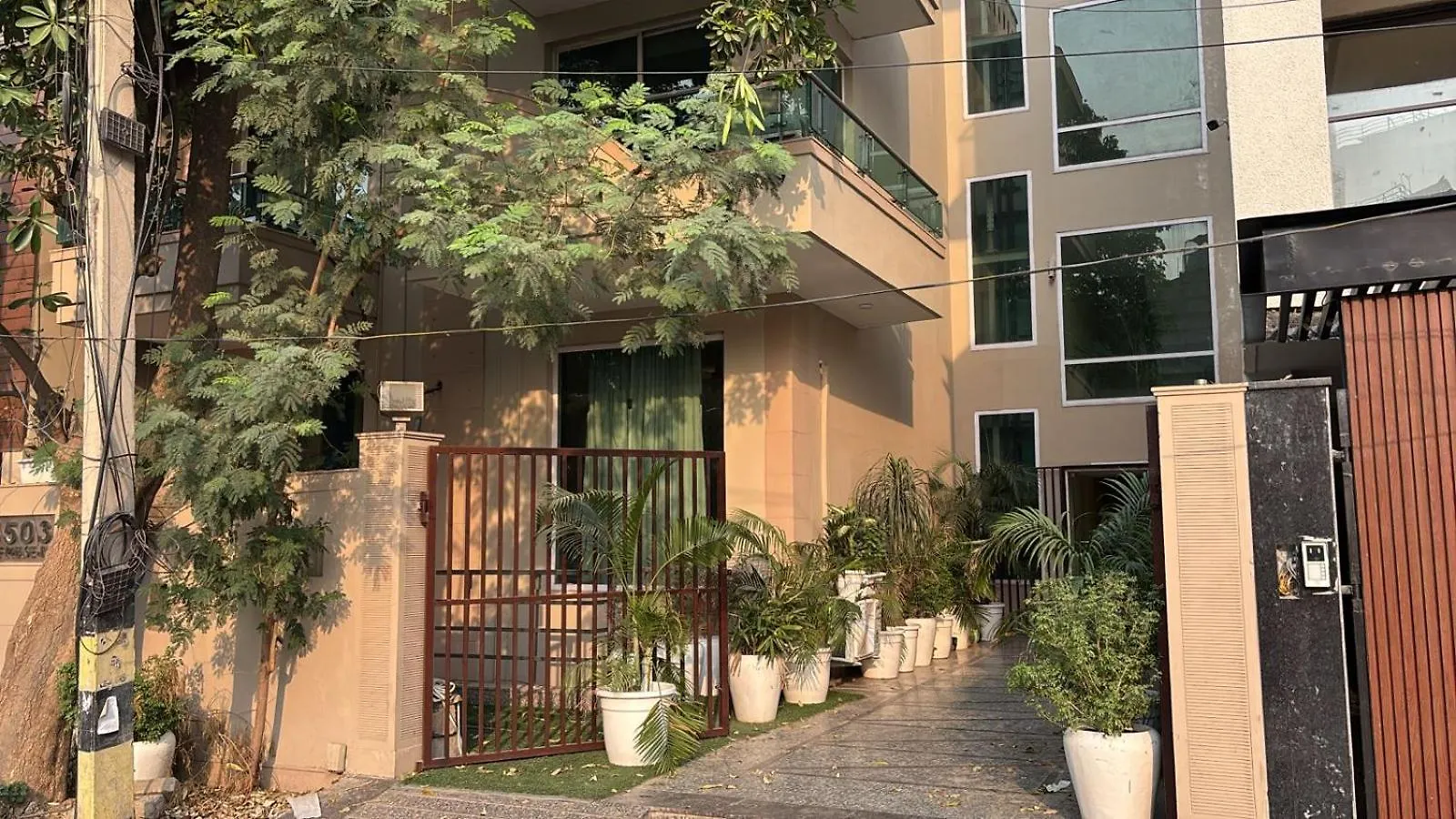 Hotel Posh Suites - Golf Course Road Gurgaon